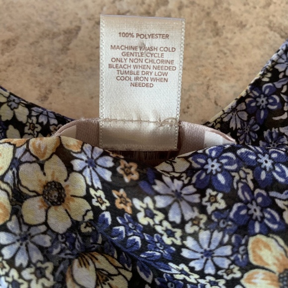 LOFT Blue Floral Flutter Sleeve Top XS - Picture 3 of 4